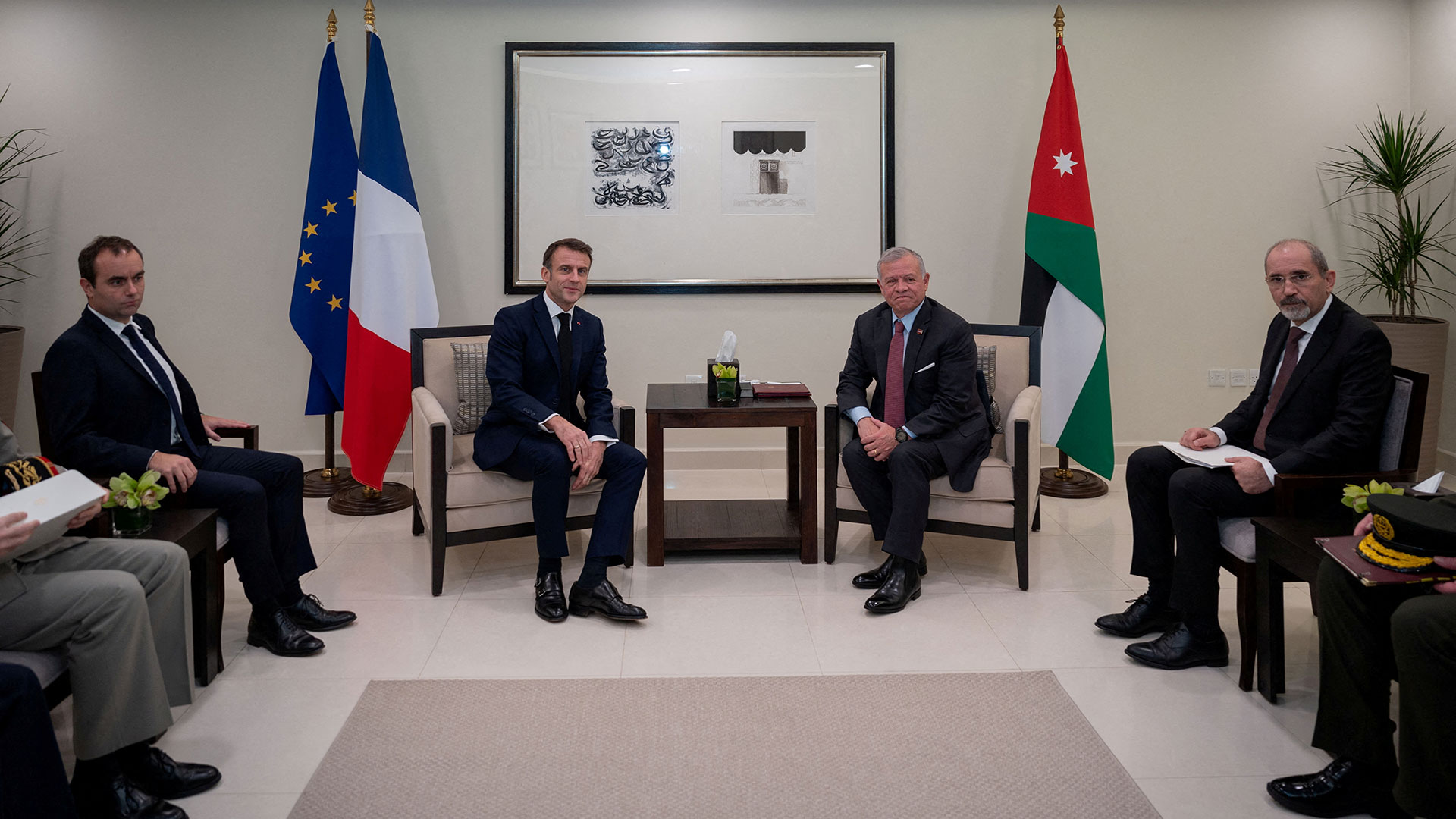 Μακρόν: Δεν μπορούμε να αφήσουμε τη Ρωσία να κερδίσει την Ουκρανία-1