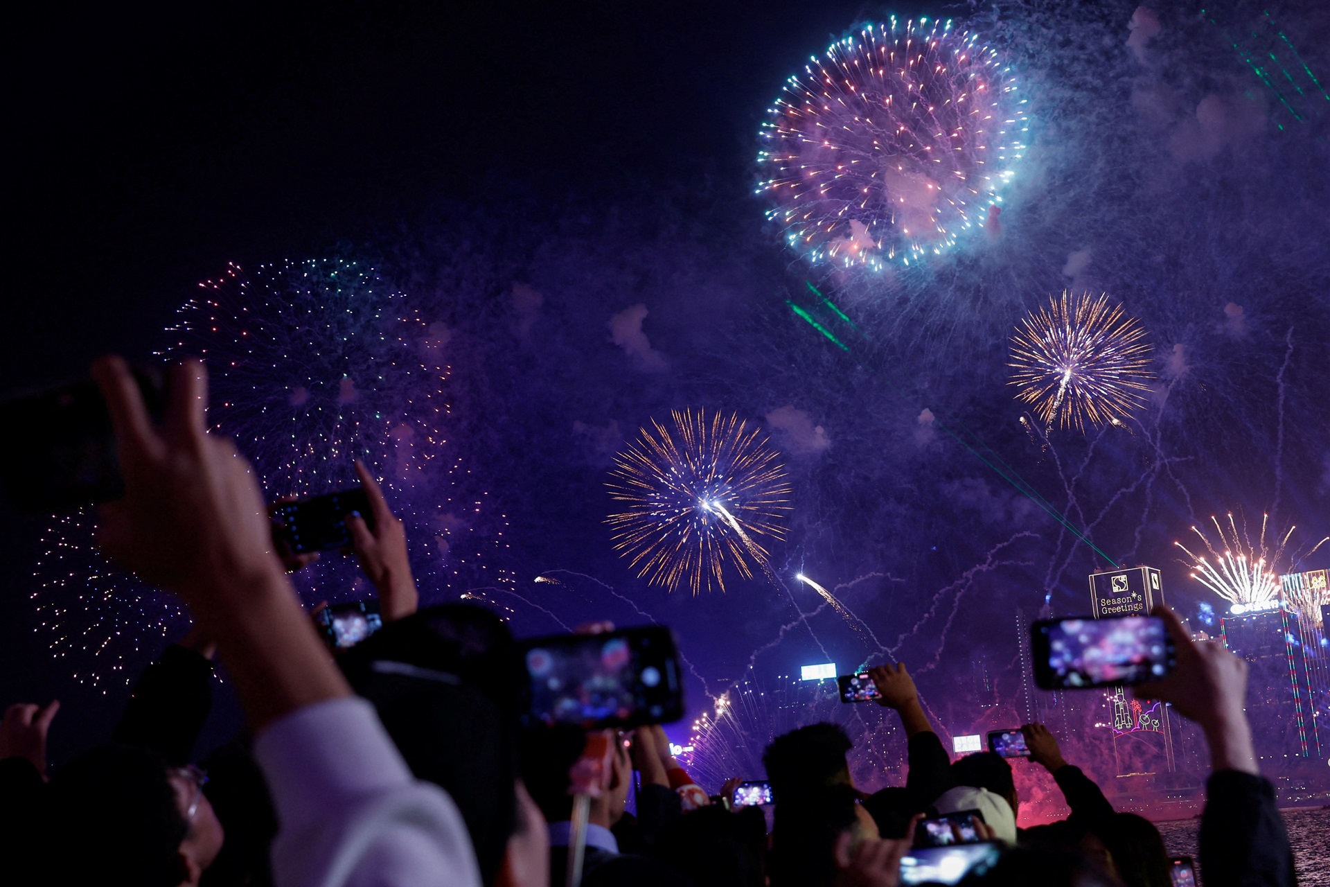 Ο πλανήτης υποδέχεται το 2024 – Εικόνες από Αυστραλία, Νέα Ζηλανδία και Χονγκ Κονγκ-10