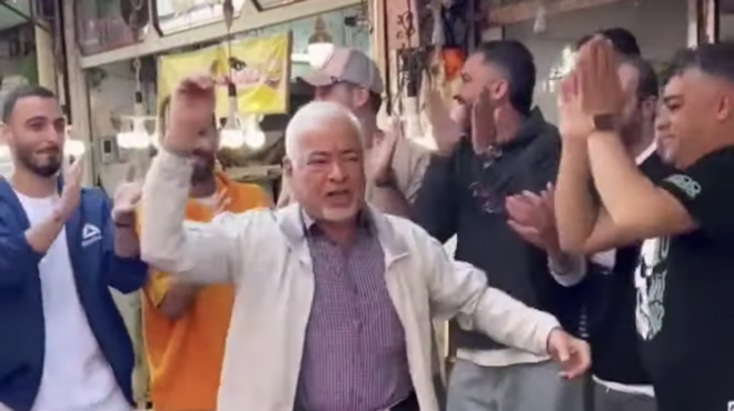 ιράν-νέο-σύμβολο-ανυπακοής-ένας-70χρονο-562779934