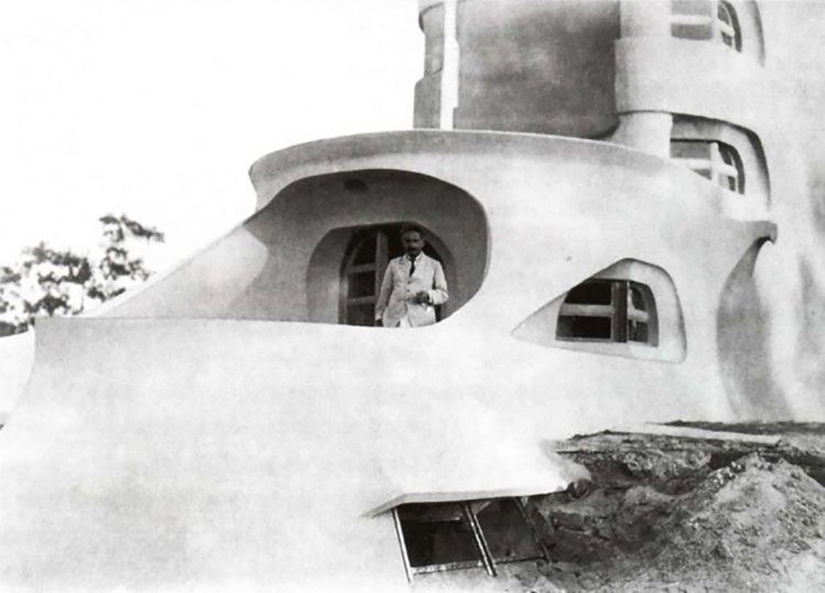 Ενας «φάρος» που κοιτάζει τον ήλιο-1