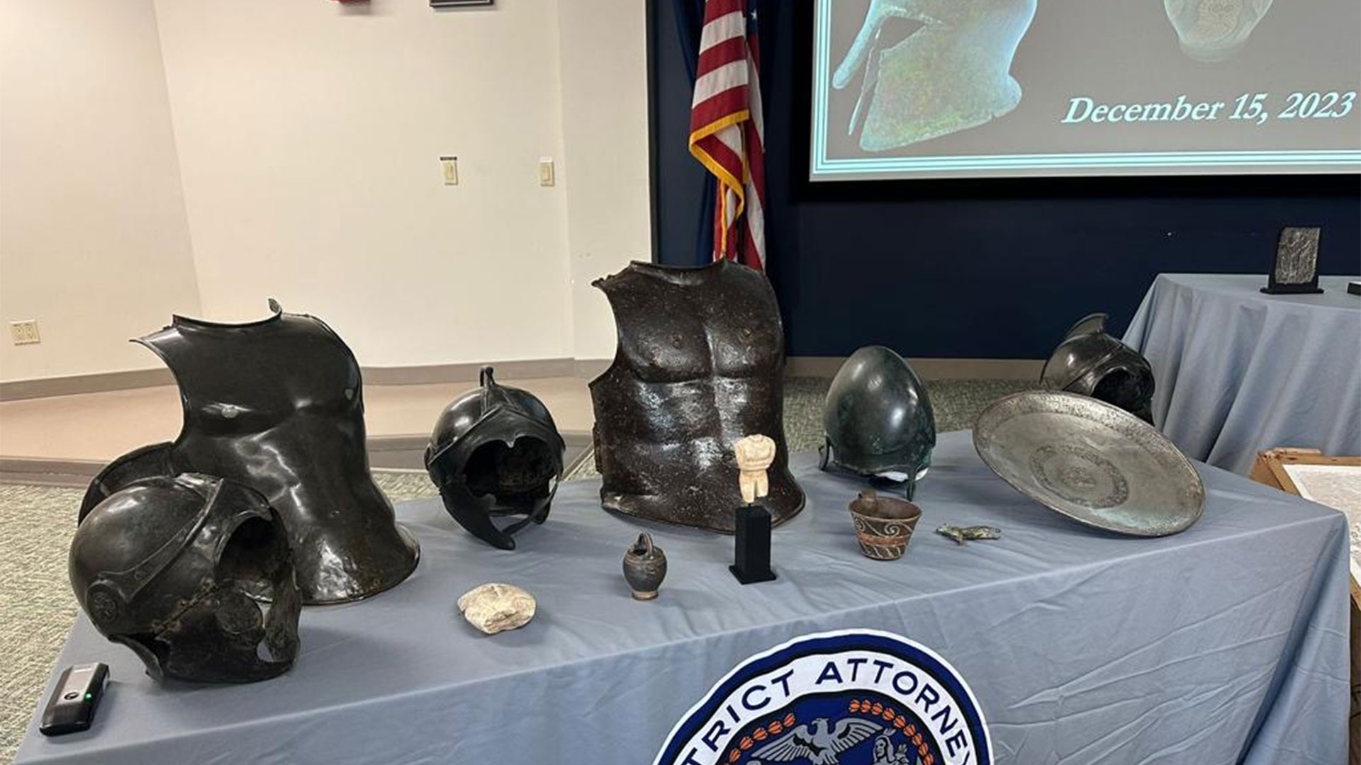 Εργα και ημέρες ενός προμηθευτή αρχαιοτήτων-1