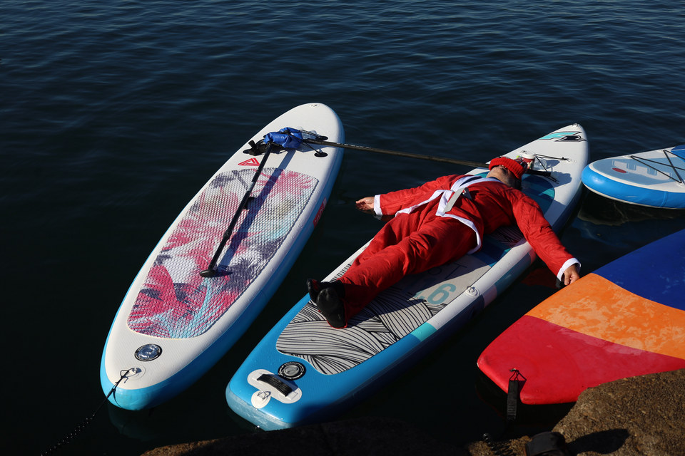 Θεσσαλονίκη: Ο Θερμαϊκός γέμισε Αγιους Βασίληδες-6