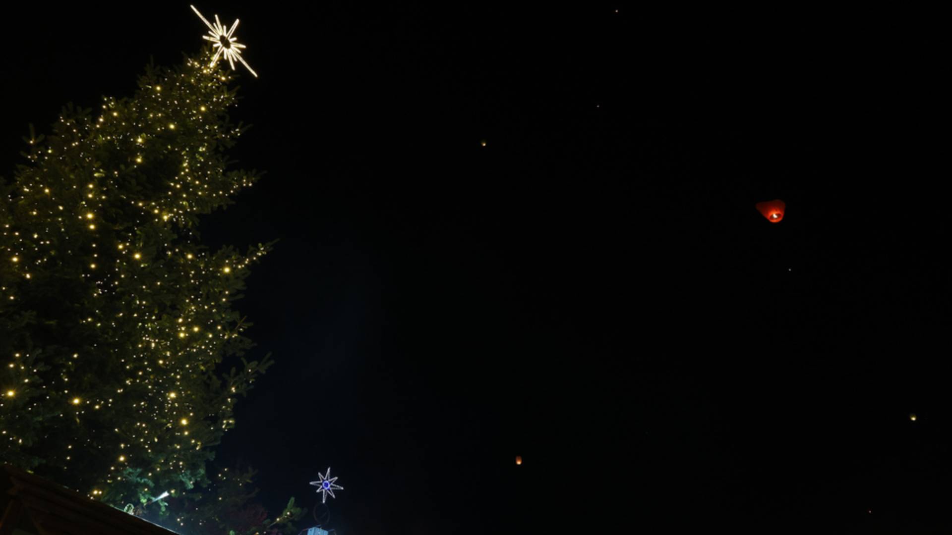 Θεσσαλονίκη: Εκατοντάδες φαναράκια στον ουρανό στην εκπνοή του 2023-3