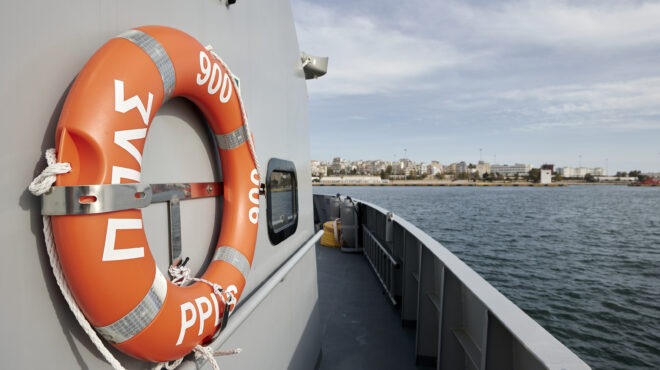 λιμενικό-κοκαΐνη-η-κόλλα-πλακιδίων-562789345