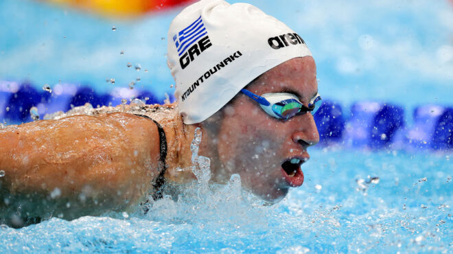 κολύμβηση-χάλκινο-μετάλλιο-και-πανελ-562775218