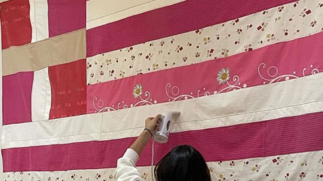 η-διαμάχη-για-το-έργο-με-τη-ροζ-σημαία-562793113