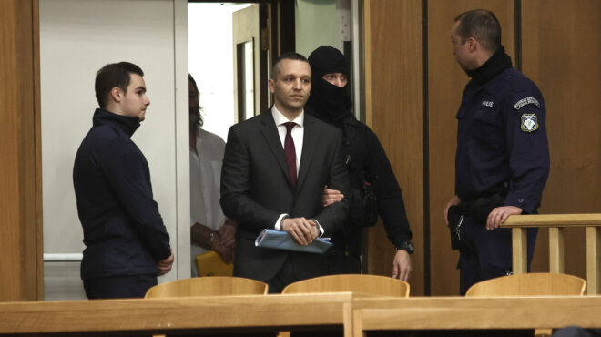 χωρίς-κασιδιάρη-η-τελετή-ορκωμοσίας-σ-562803613