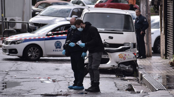 γνωστός-ο-πιστολέρο-στο-γκάζι-562790434