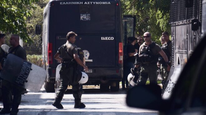 νέα-φιλαδέλφεια-αποφυλακίζονται-20-κρο-562771741