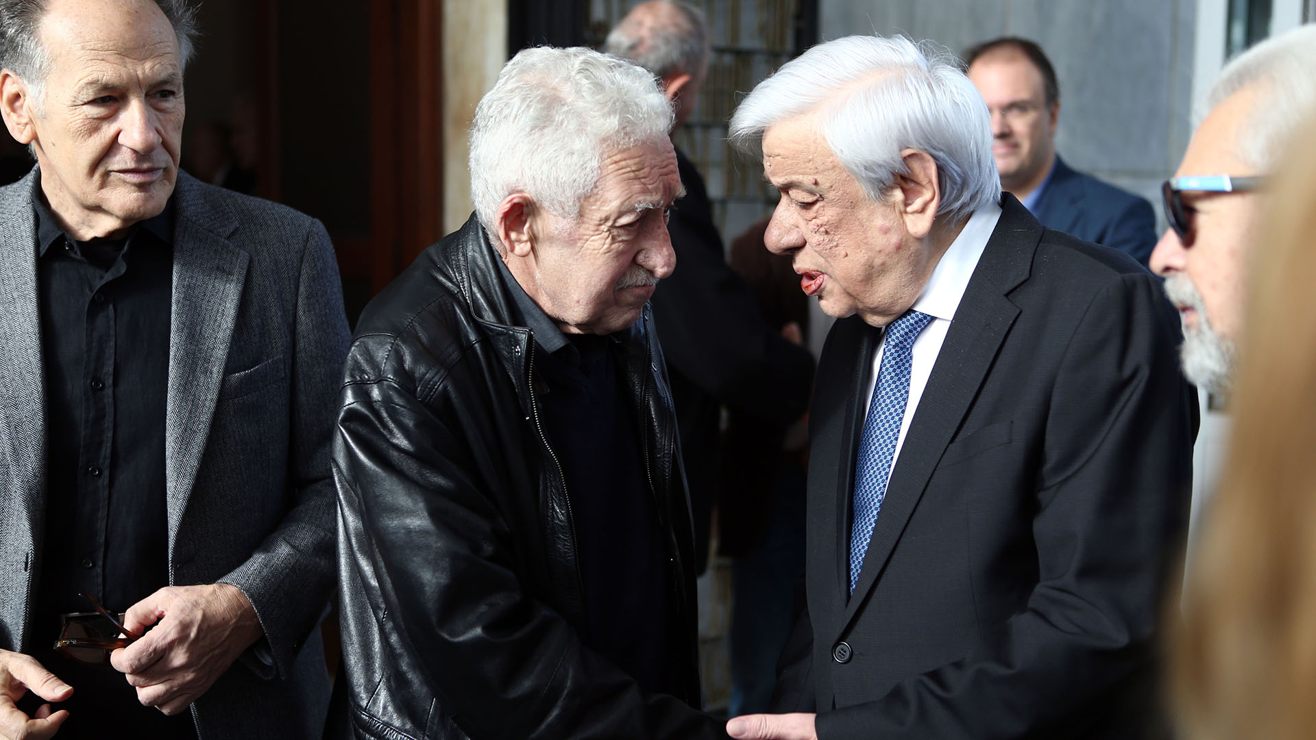 Συγκίνηση στο τελευταίο «αντίο» στον Βασίλη Βασιλικό – Φωτογραφίες-3