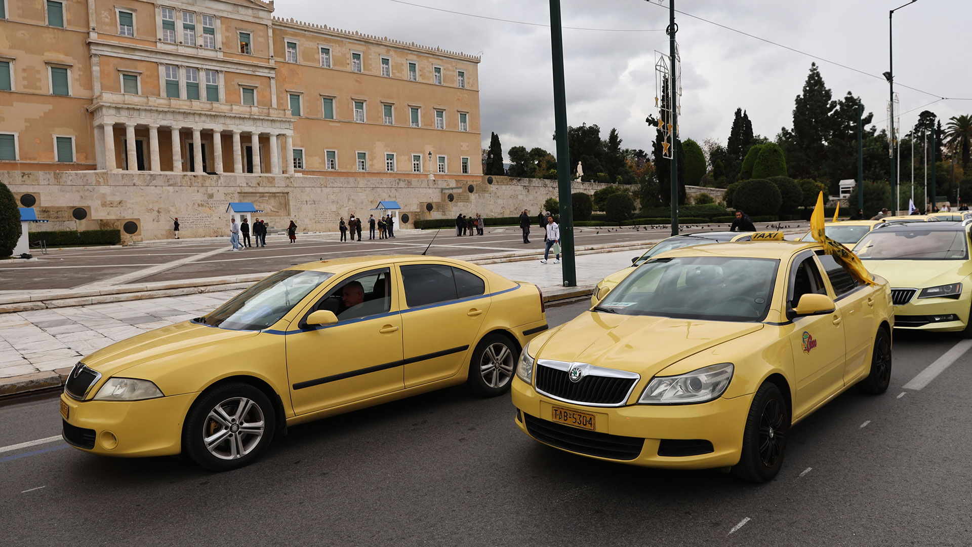 Ταξί: Συνεχίζεται και την Πέμπτη η απεργία-1