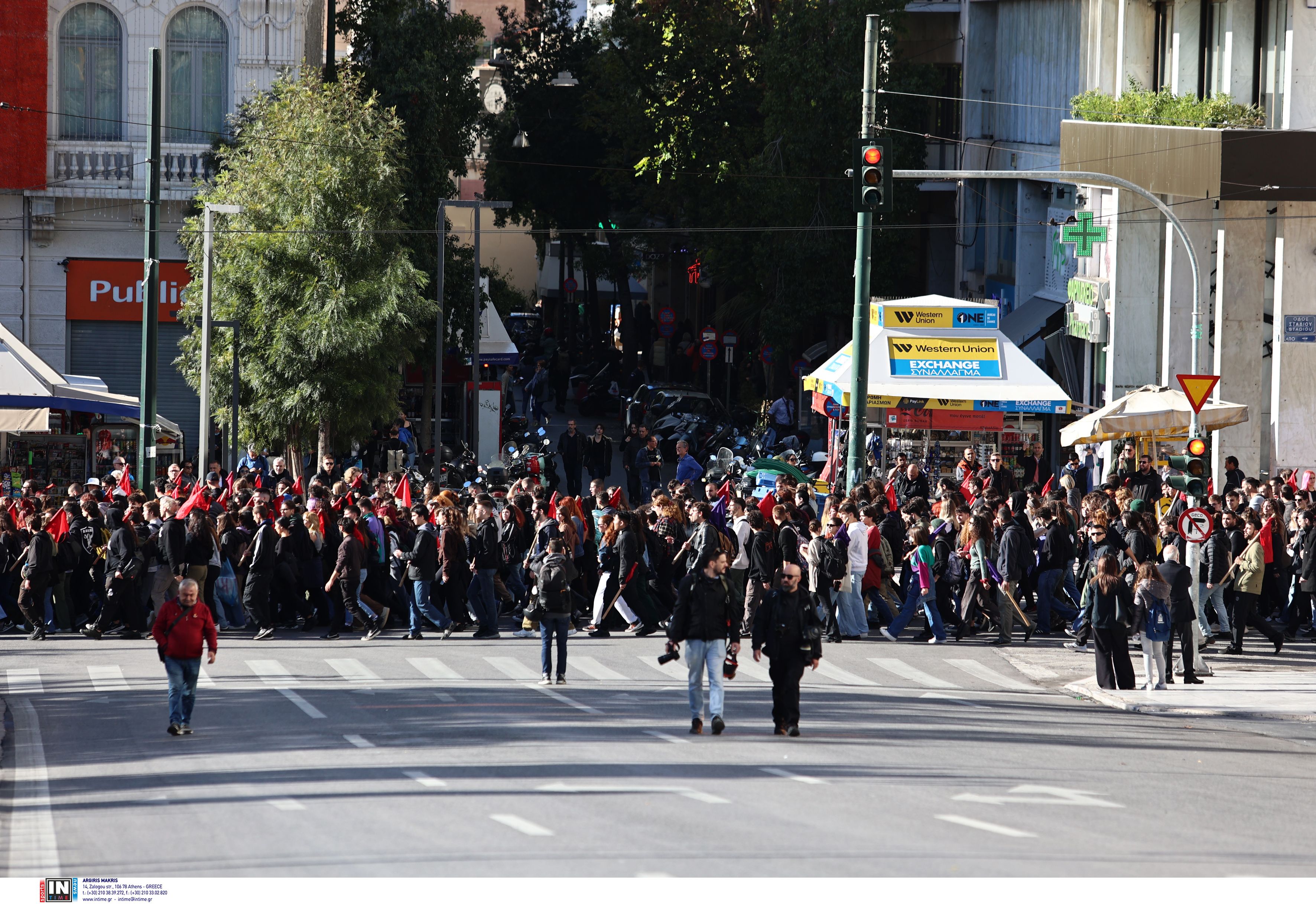 Επέτειος δολοφονίας Γρηγορόπουλου: Εικόνες από την πορεία μαθητών και φοιτητών στην Αθήνα-1