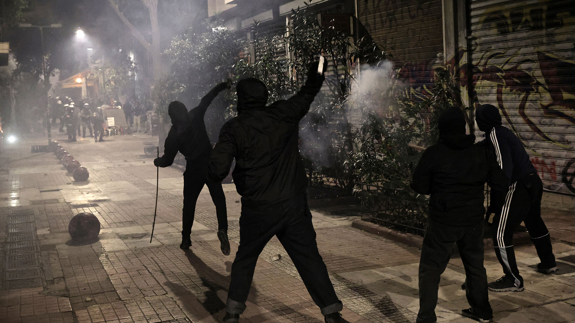 Εξάρχεια: Ενταση μετά το τέλος της πορείας για τον Αλέξη Γρηγορόπουλο-1