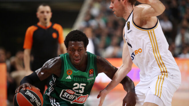 υποτάχθηκε-στην-βασίλισσα-ο-παναθη-562770823