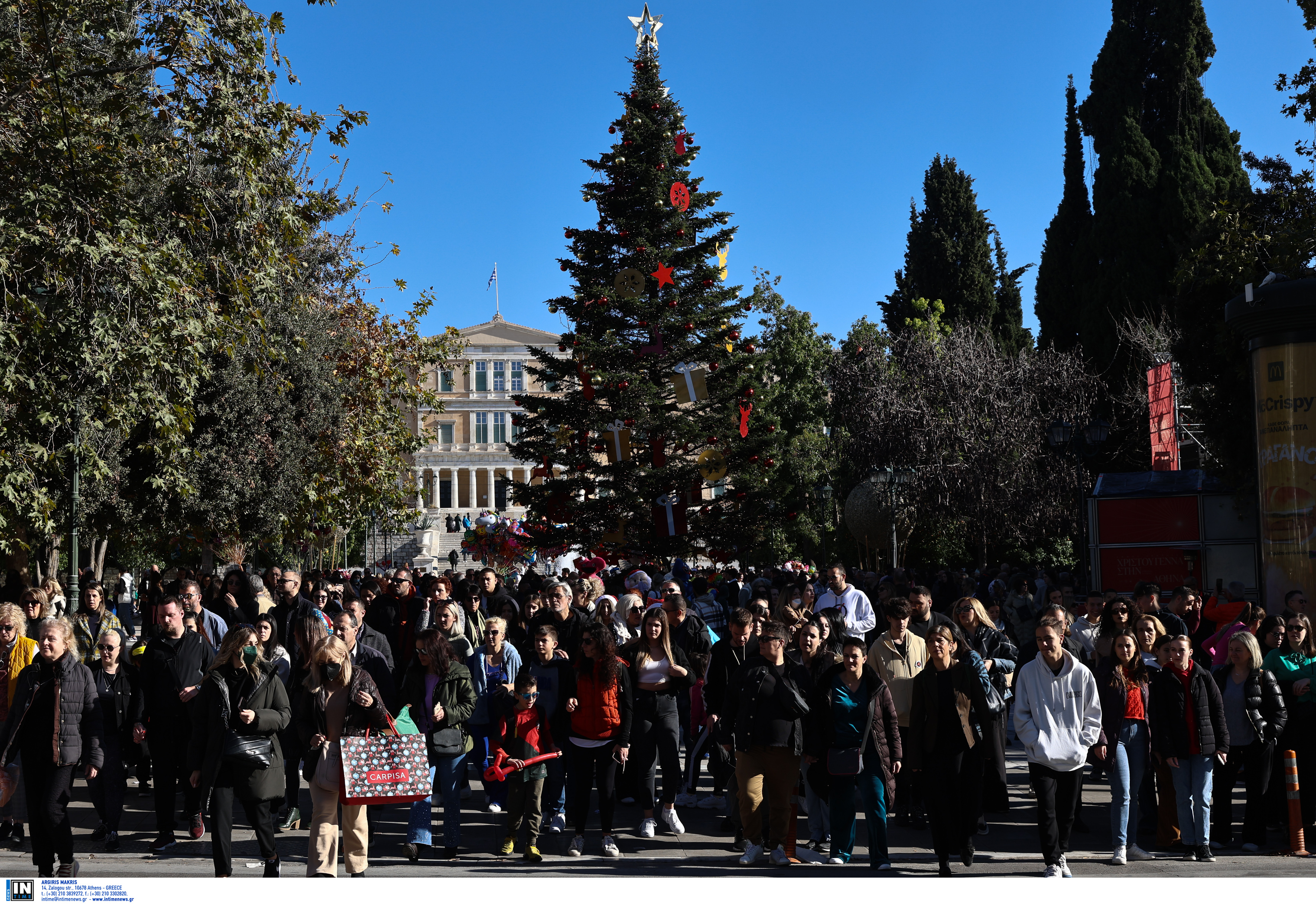 Αυξημένη η κίνηση στην αγορά με σύμμαχο τον καλό καιρό – Τι ώρα κλείνουν τα καταστήματα-1