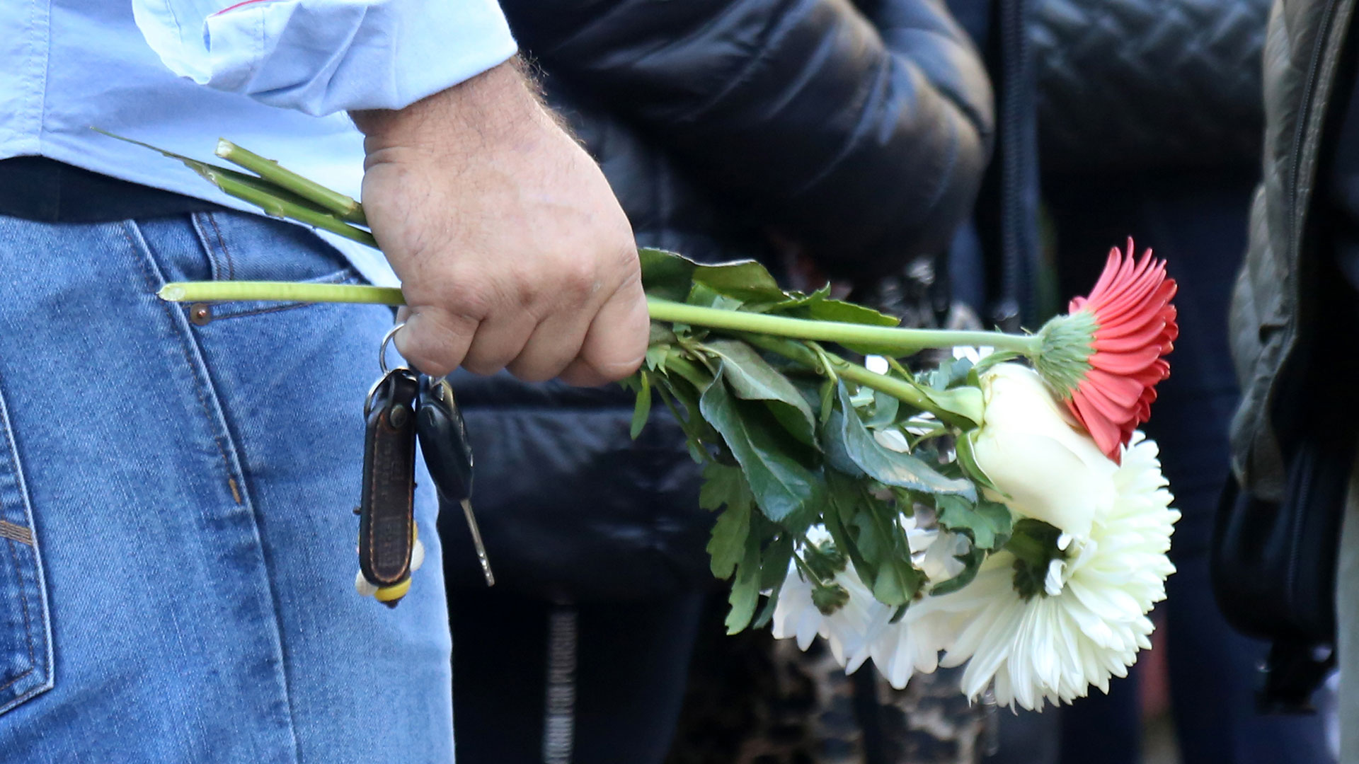 Βασίλης Καρράς: Χιλιάδες κόσμου στο τελευταίο «αντίο» (εικόνες)-4