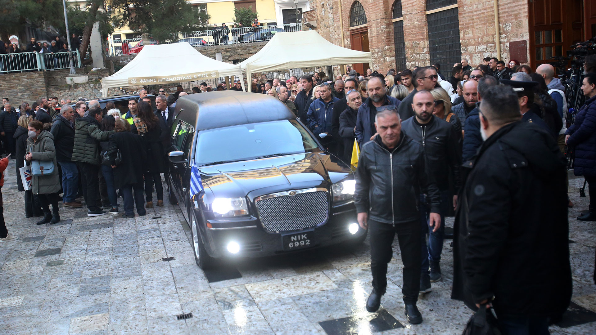 Βασίλης Καρράς: Χιλιάδες κόσμου στο τελευταίο «αντίο» (εικόνες)-1