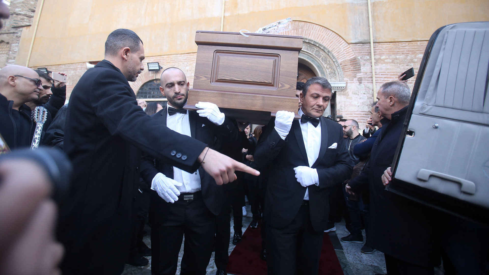 Βασίλης Καρράς: Χιλιάδες κόσμου στο τελευταίο «αντίο» (εικόνες)-6