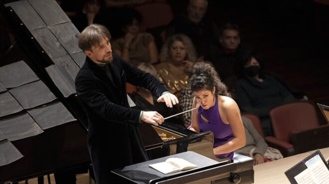 πειστικός-μπρούκνερ-και-πληθωρικός-τ-562808827