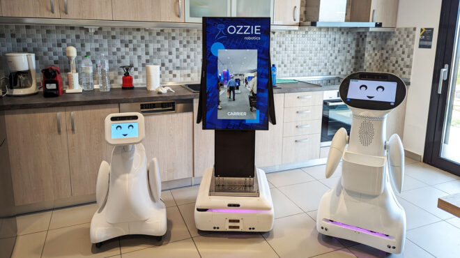 με-βοηθό-ένα-ρομπότ-562762141