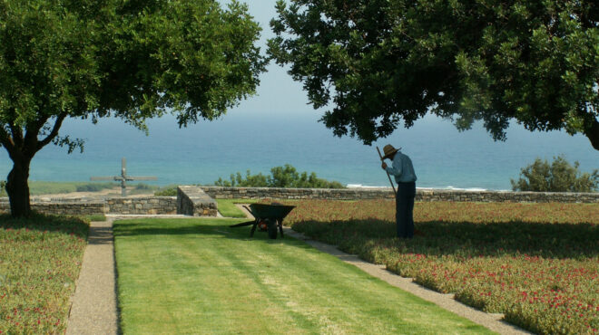 η-ιστορία-επιτίθεται-από-τον-τάφο-της-562800088