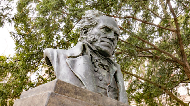 φόρος-τιμής-στον-αρτουρ-σοπενάουερ-562775254