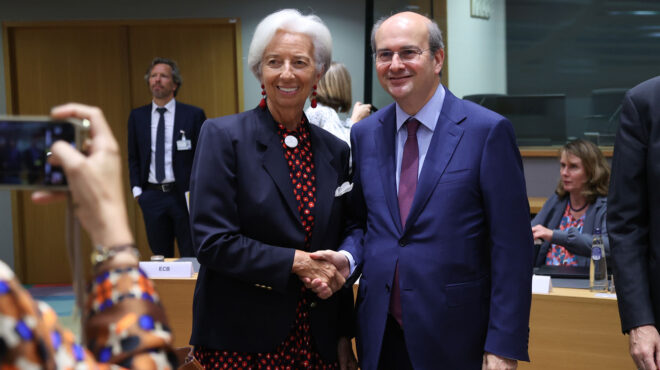 πιο-κοντά-βρίσκονται-πλέον-οι-27-για-τ-562774630