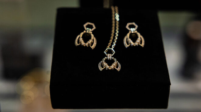 η-μέλισσα-γούρι-της-πολίνας-σαπουνά-562769599