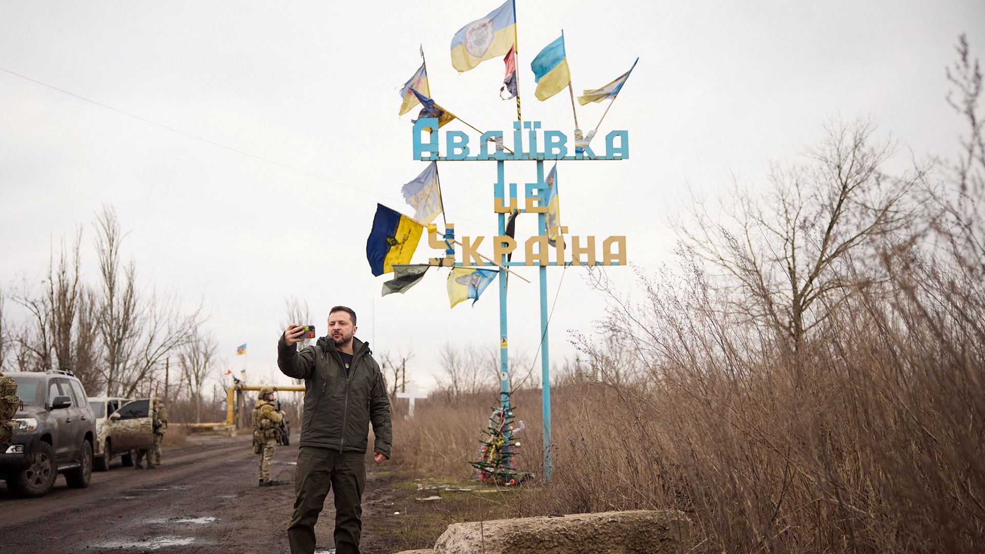 Ουκρανία: Ο Ζελένσκι επισκέφθηκε την Αβντίιβκα, στη γραμμή του μετώπου-1