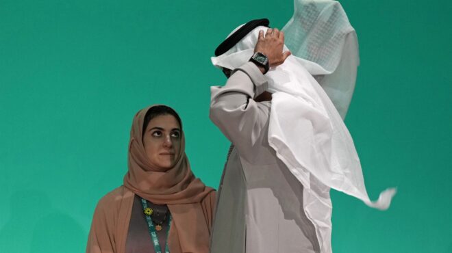 μισό-βήμα-με-σπασμένο-θερμόμετρο-562785778