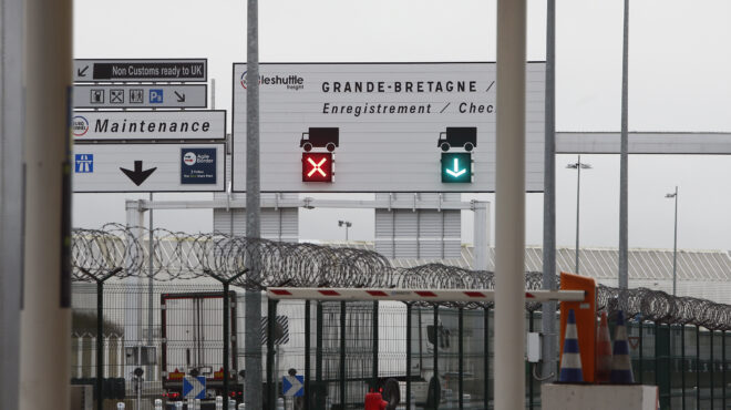 αιφνιδιαστική-απεργία-στο-τούνελ-της-562795618