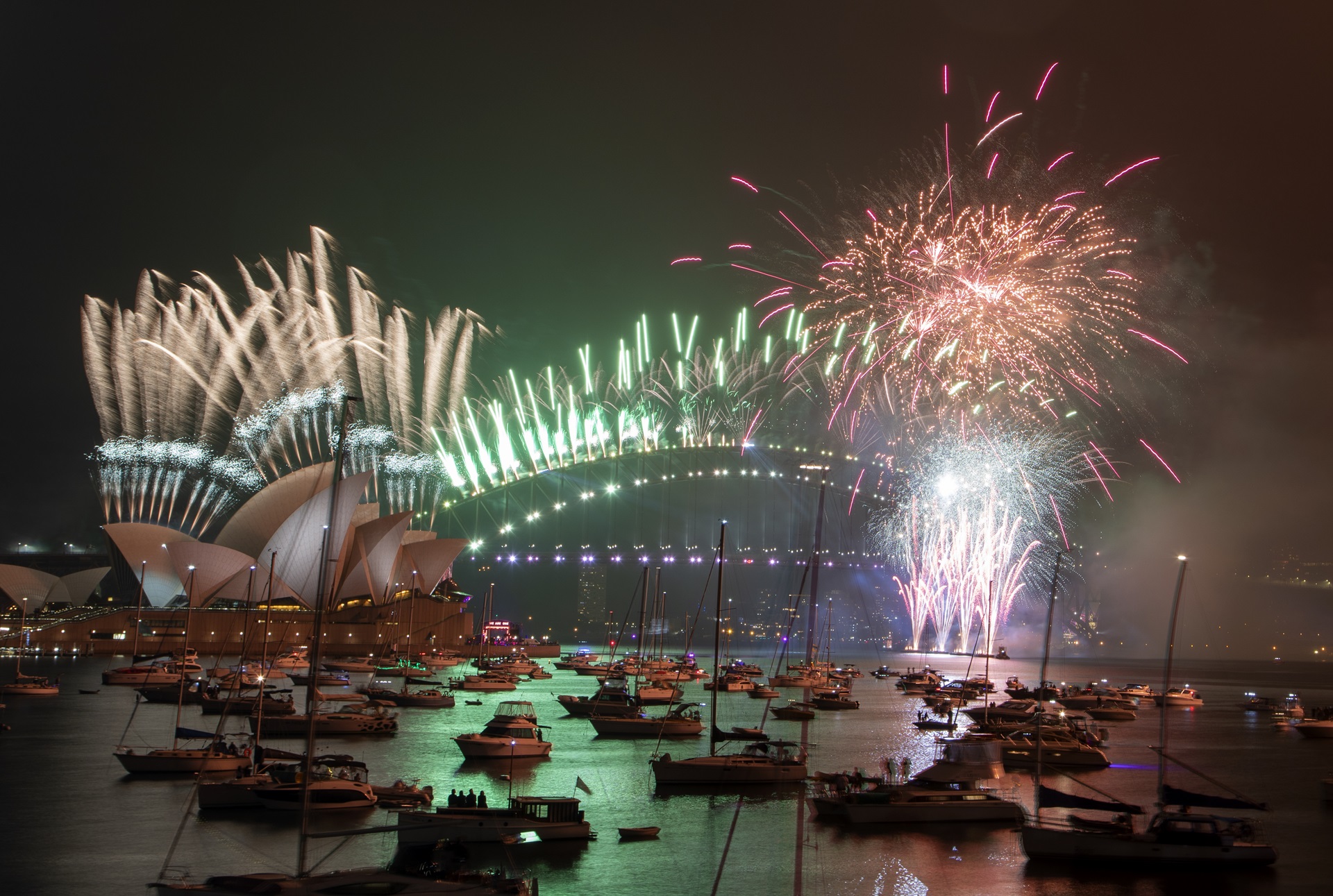 Ο πλανήτης υποδέχεται το 2024 – Εικόνες από Αυστραλία, Νέα Ζηλανδία και Χονγκ Κονγκ-1