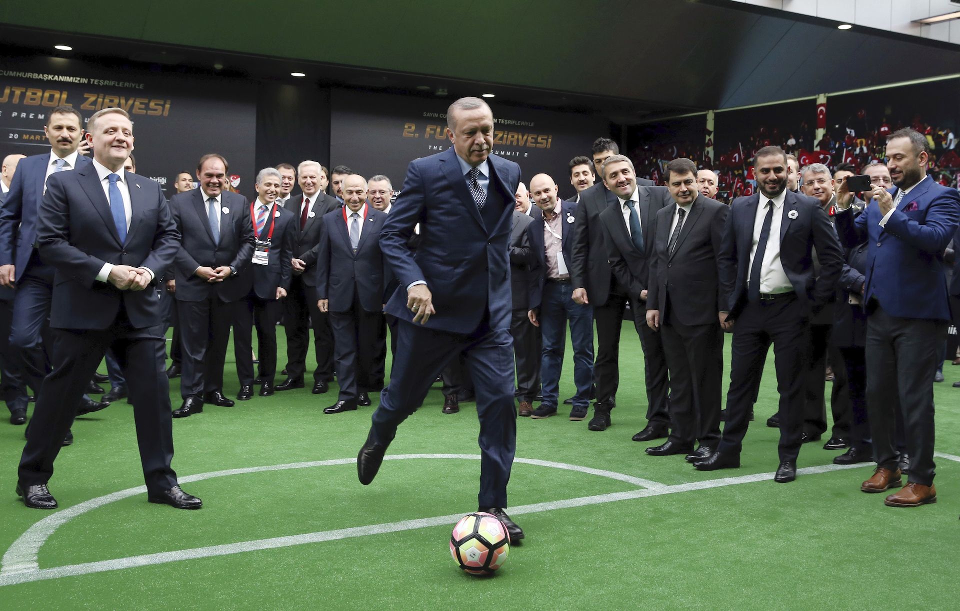 Το ποδόσφαιρο στην Τουρκία: Βία, μπίζνες, πολιτική-3