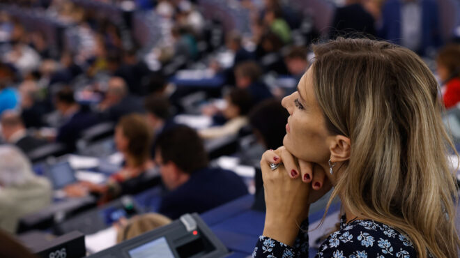 le-monde-το-δείπνο-καϊλή-και-ινφαντίνο-για-τ-562793830