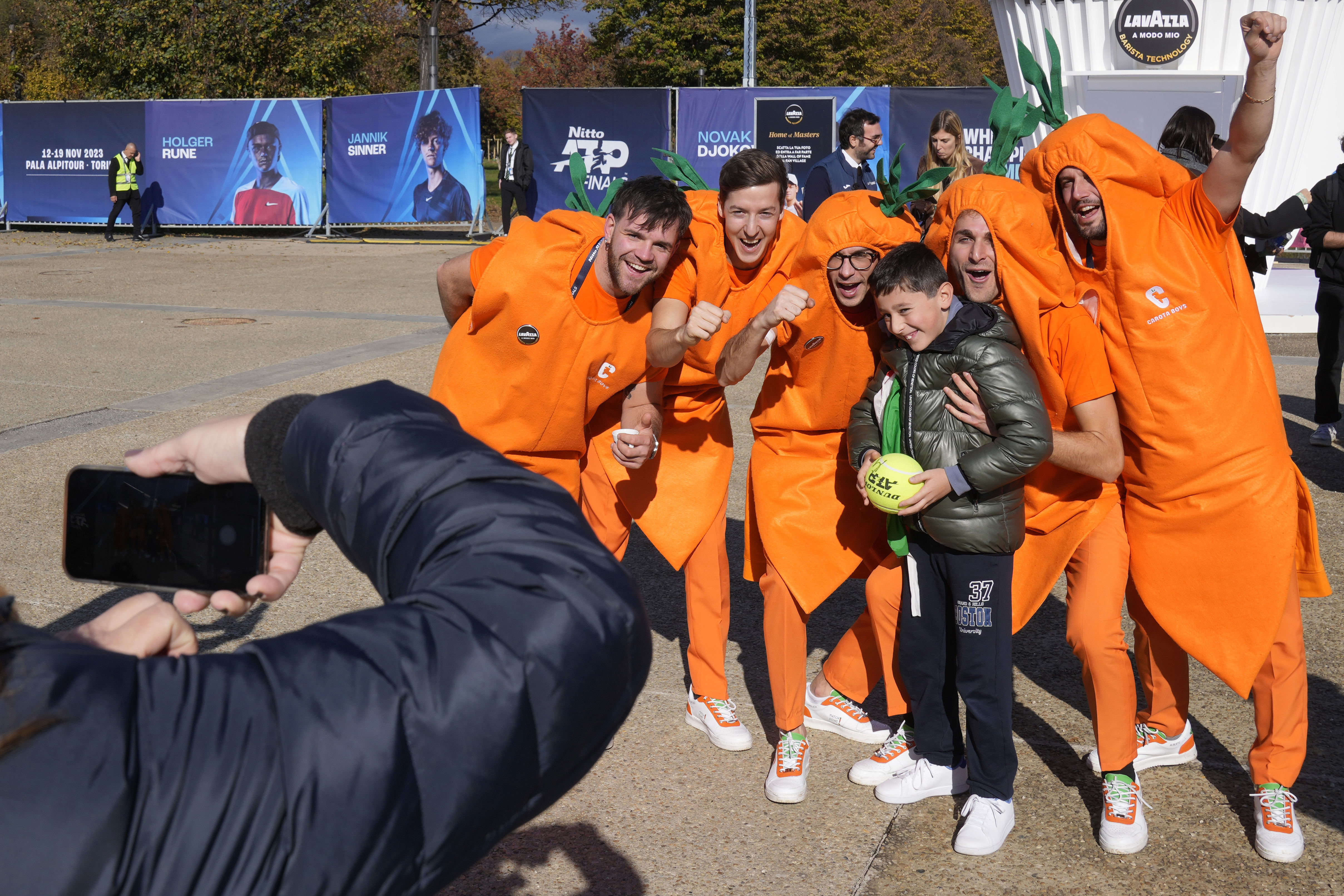 Τένις: Οι «ούλτρας» του Γιανίκ Σίνερ είναι έξι… ολόσωμα καρότα-1