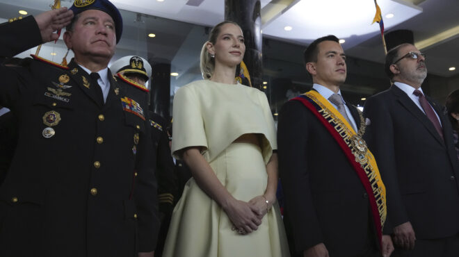 λατινική-αμερική-ινφλουένσερ-σύζυγο-562776436