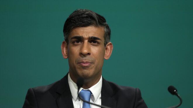 αμετακίνητος-ο-σούνακ-τα-γλυπτά-του-πα-562759942