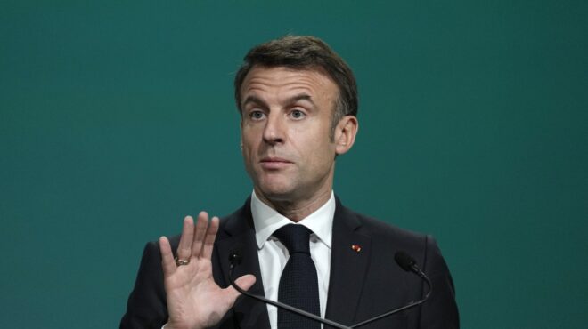 μακρόν-ο-ορμπαν-δεν-πρέπει-να-καταστή-562785025