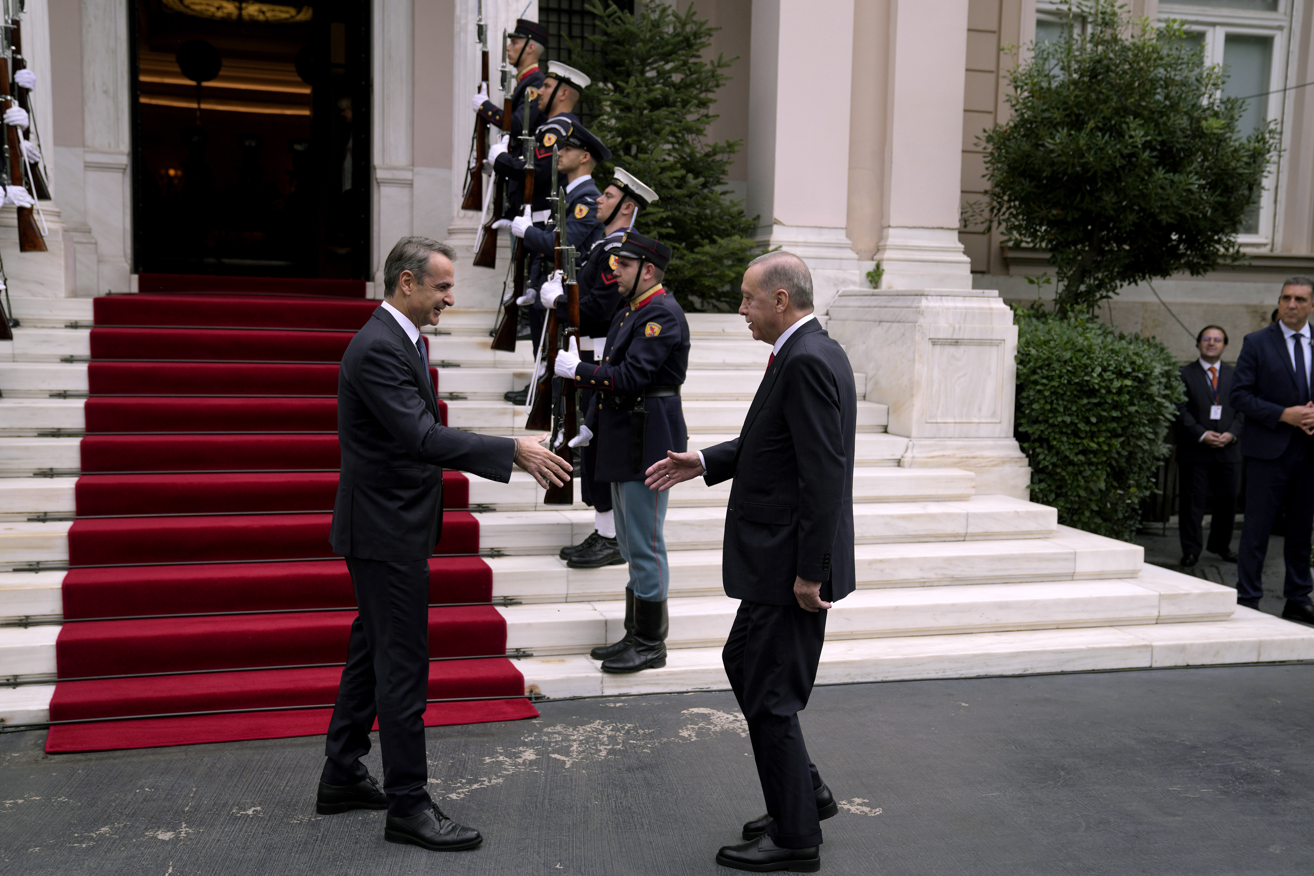 Το θετικό κλίμα της επίσκεψης Ερντογάν σε 12 «κλικ»-6