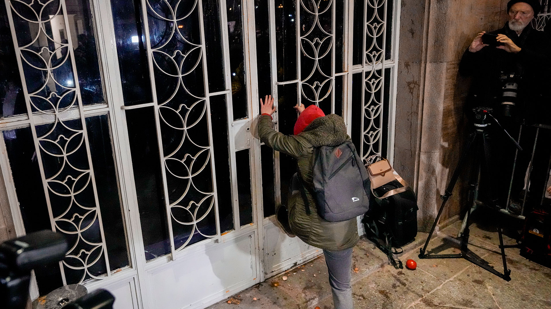 Σερβία: Στους δρόμους η αντιπολίτευση – Καταγγέλλει εκλογική νοθεία στο Βελιγράδι-1