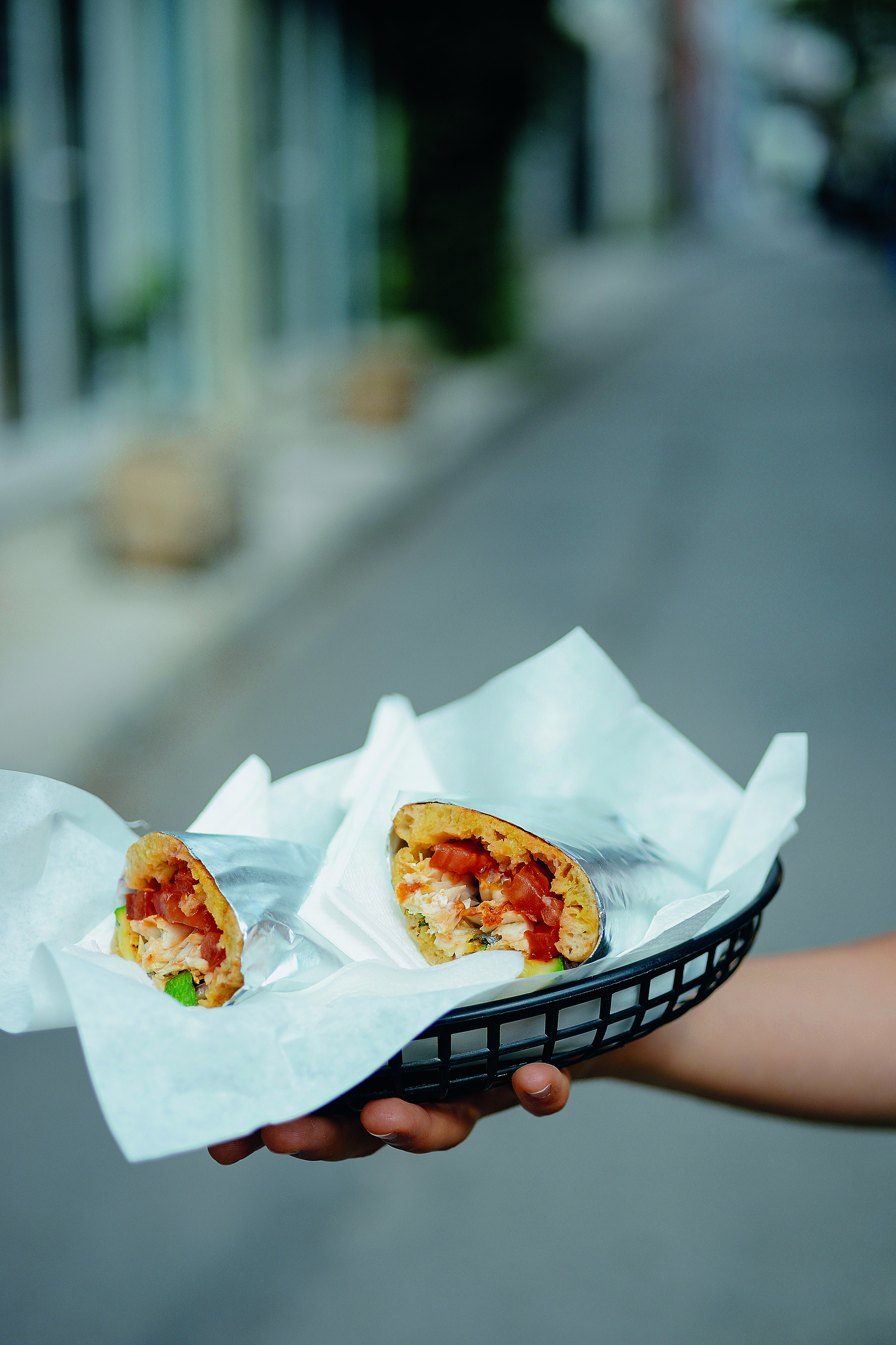 Πού να φάτε street food μετά τα ψώνια στο κέντρο της Αθήνας-5