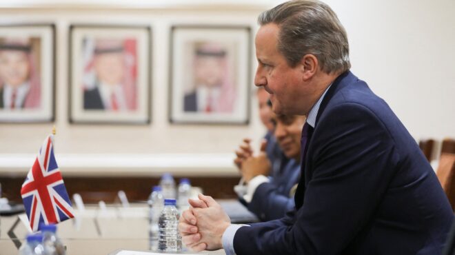 ντ-κάμερον-διαφωνώ-με-την-φον-ντερ-λάι-562793194