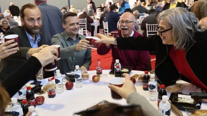 γεύμα-αγάπης-για-τους-άστεγους-της-αθή-562800880