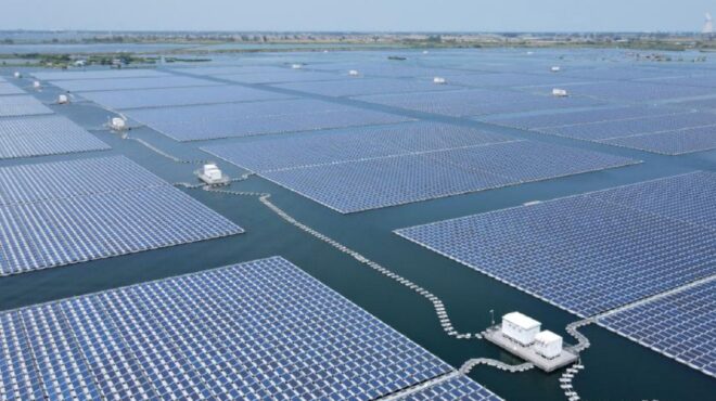 κίνα-σε-λειτουργία-γιγάντια-πλωτή-μον-562803739