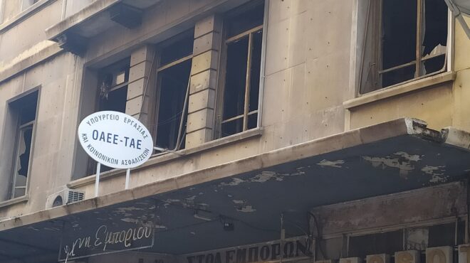 πυρκαγιά-σε-εγκαταλειμμένο-κτίριο-στ-562759384