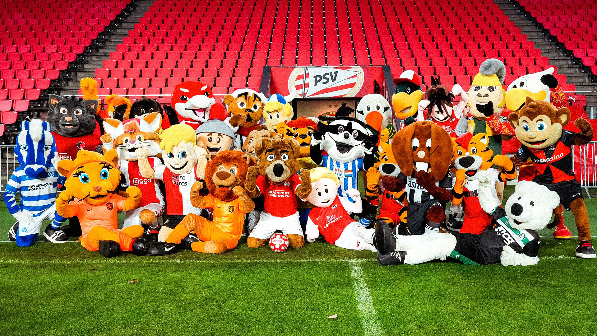 Το εορταστικό τραπέζι των μασκότ-1