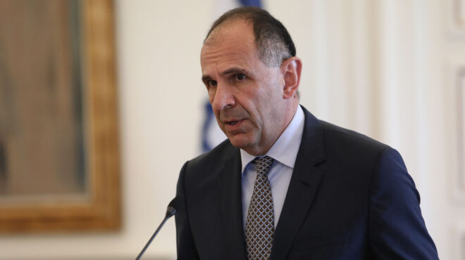 θα-βάζατε-αυτή-τη-ροζ-σημαία-στο-μουσεί-562793191