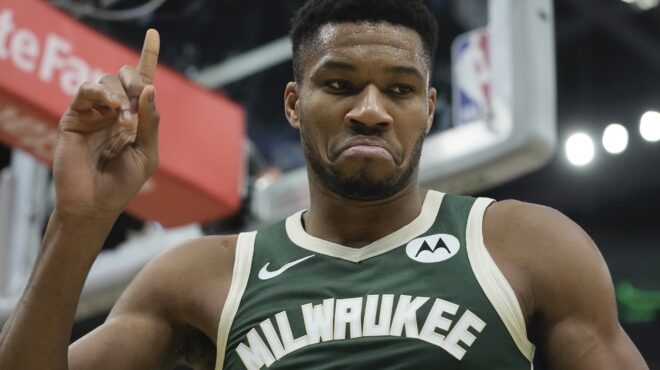 θρυλική-εμφάνιση-αντετοκούνμπο-πέτ-562781995