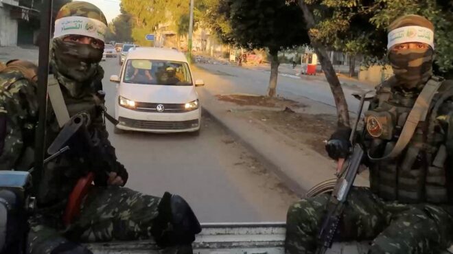 γάζα-εκρήξεις-κι-εκτόξευση-ρουκέτας-σ-562759063