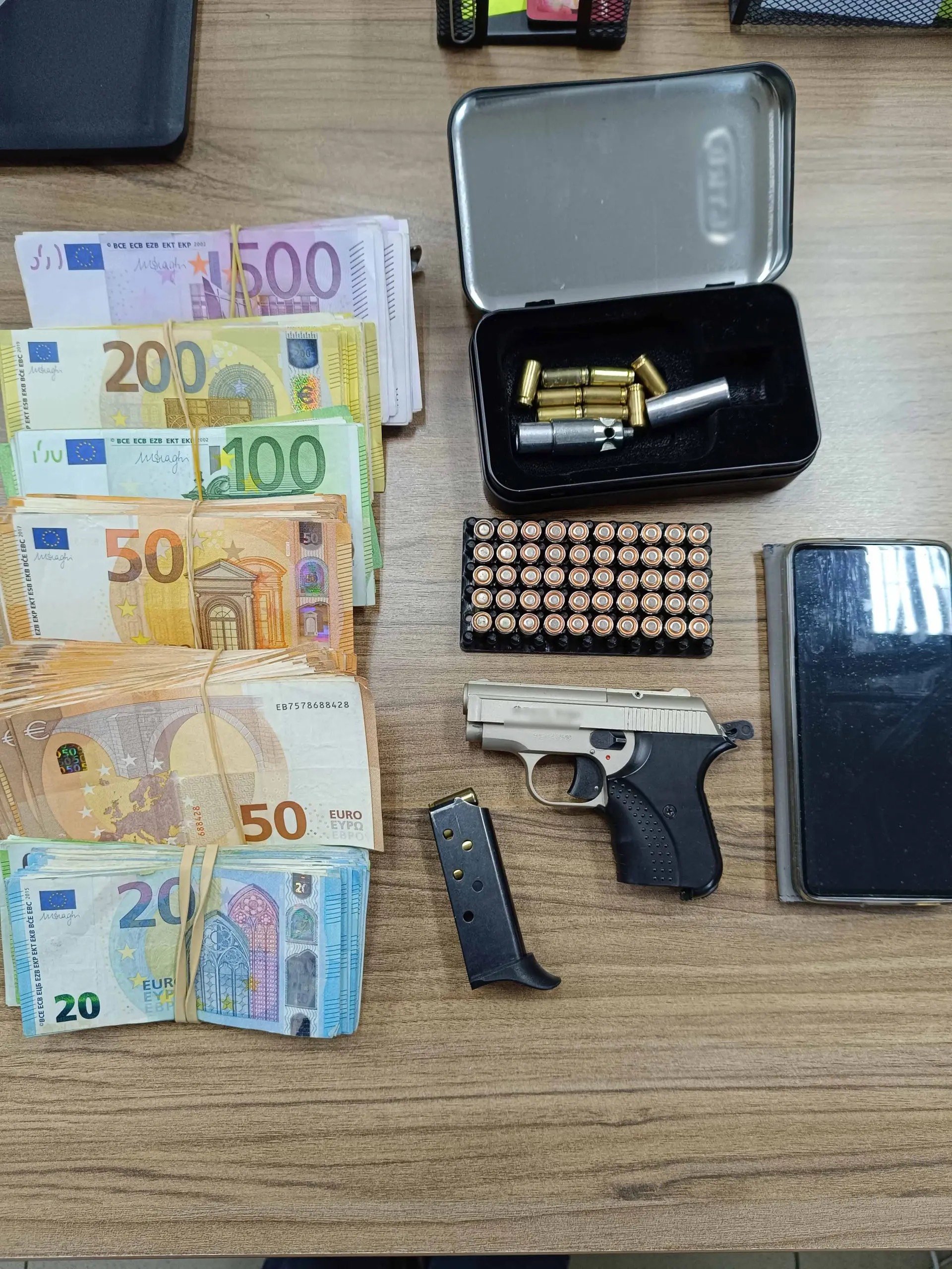 Εξαρθρώθηκε σπείρα για παράνομες συνταγογραφήσεις-2